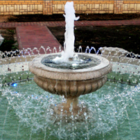 Струи воды в фонтане