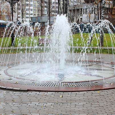 Пешеходный круглый фонтан